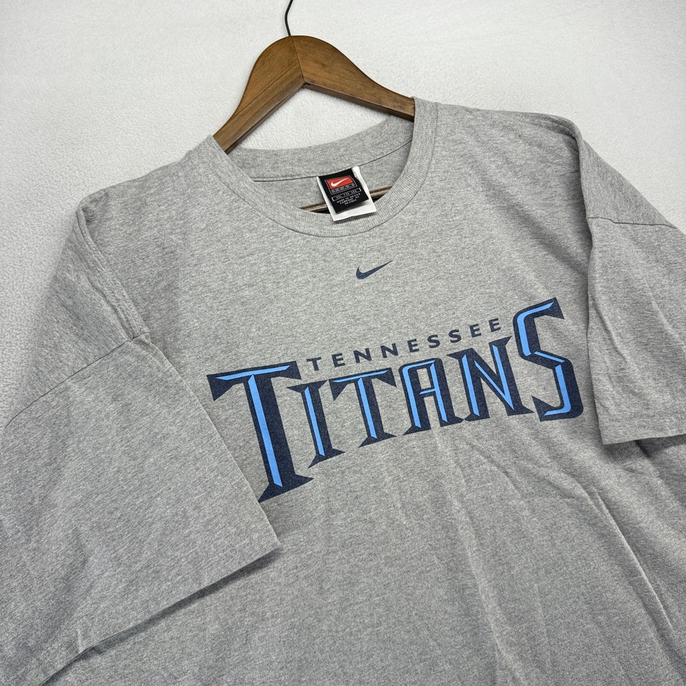 Vintage Tennessee Titans Shirt Men's 2XL Gray Nike Center Swoosh Spellout y2k